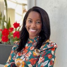 Head shot photo of JaNiene Peoples. 